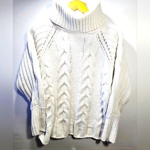 Moon & Madison Size Medium Cozy White Cable Knit Turtleneck Sweater